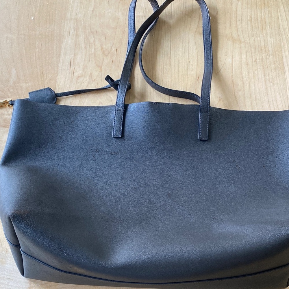 Elegant Black Leather Tote Bag - Picture 3 of 7